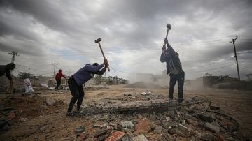 عمال غزة.. ثلاث سنوات من الحرب بلا عمل ولا أمان عمال غزة.. ثلاث سنوات من الحرب بلا عمل ولا أمان
