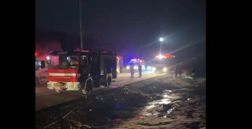 نتيجة السيول .. فقدان شخصين في الشونة الجنوبية وانهيار جسر الرامة