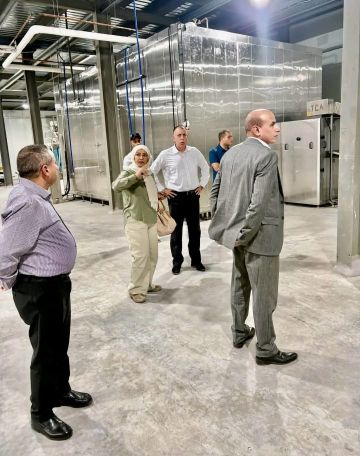 الفراية يتفقد مجمع الصناعات الغذائية التنموية في الأغوار الجنوبية الفراية يتفقد مجمع الصناعات الغذائية التنموية في الأغوار الجنوبية