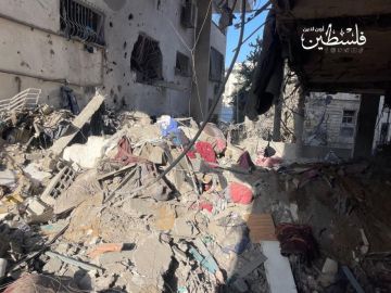 صواريخ الاحتلال توقظ سكان عمارة الأصالة على مجزرة أودت بحياة خمسة شهداء صواريخ الاحتلال توقظ سكان عمارة الأصالة على مجزرة أودت بحياة خمسة شهداء