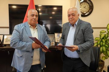 إربد الكبرى توقع عطاء تعبيد شوارع بقيمة مليون و800 ألف دينار إربد الكبرى توقع عطاء تعبيد شوارع بقيمة مليون و800 ألف دينار