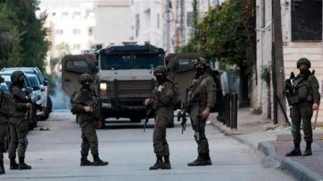 الاحتلال يغلق مداخل عدة بلدات وقرى في محافظة سلفيت الاحتلال يغلق مداخل عدة بلدات وقرى في محافظة سلفيت