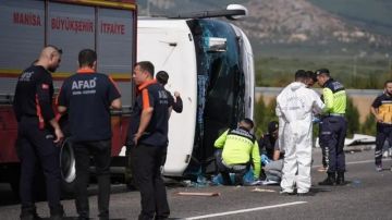 11 قتيلا و27 جريحا إثر اصطدام حافلة بشاحنة في غرب تركيا 11 قتيلا و27 جريحا إثر اصطدام حافلة بشاحنة في غرب تركيا