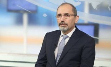 الصفدي: أحر التعازي لأسر شهداء كنيسة الحمود في الكرك الصفدي: أحر التعازي لأسر شهداء كنيسة الحمود في الكرك