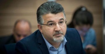 لا شيك على بياض.. القائمة المشتركة تفاجئ الكيان الصهيوني وتعلن الاستعداد للإطاحة بنتنياهو بشروط لا شيك على بياض.. القائمة المشتركة تفاجئ الكيان الصهيوني وتعلن الاستعداد للإطاحة بنتنياهو بشروط