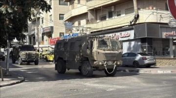 حملة اقتحامات واسعة للاحتلال بالضفة والقدس تخللها اعتقالات وإصابات باختناق حملة اقتحامات واسعة للاحتلال بالضفة والقدس تخللها اعتقالات وإصابات باختناق