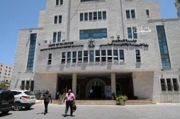 التربية تمدد طلبات الأقساط الجامعية لموظفي غزة التربية تمدد طلبات الأقساط الجامعية لموظفي غزة