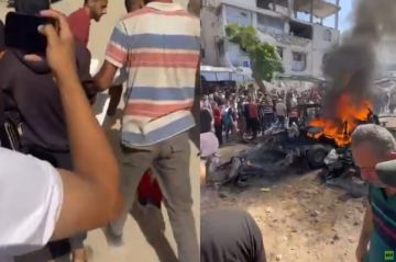 غزة.. قتلى وجرحى بضربة إسرائيلية استهدفت سيارة غزة.. قتلى وجرحى بضربة إسرائيلية استهدفت سيارة