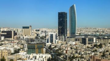طقس لطيف الجمعة وزخات مطرية شمال المملكة