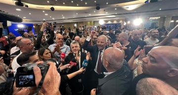 بالفيديو احتفالات في مقر القائمة العربية: إنجاز تاريخي نحو إسقاط الحكومة المتطرفة بالفيديو احتفالات في مقر القائمة العربية: إنجاز تاريخي نحو إسقاط الحكومة المتطرفة