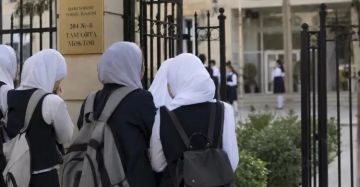أزمة الحجاب في أذربيجان.. قيود مدرسية تثير احتجاجات وتفتح ملف الحريات الدينية أزمة الحجاب في أذربيجان.. قيود مدرسية تثير احتجاجات وتفتح ملف الحريات الدينية