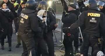 الشرطة الألمانية تفض مظاهرة مؤيدة لفلسطين بالقوة وتوقف عددا من المشاركين الشرطة الألمانية تفض مظاهرة مؤيدة لفلسطين بالقوة وتوقف عددا من المشاركين