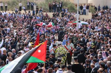 المؤسسة العامة للغذاء والدواء تقدم واجب العزاء بشهداء الوطن المؤسسة العامة للغذاء والدواء تقدم واجب العزاء بشهداء الوطن