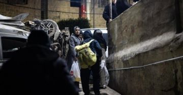 بلدية الخليل: الاحتلال يجبر 2200 فلسطيني على النزوح من المدينة بلدية الخليل: الاحتلال يجبر 2200 فلسطيني على النزوح من المدينة