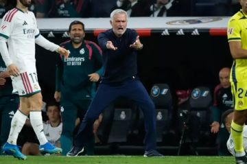 مورينيو يقاطع الإعلام في مباراة ريال مدريد وفياريال مورينيو يقاطع الإعلام في مباراة ريال مدريد وفياريال