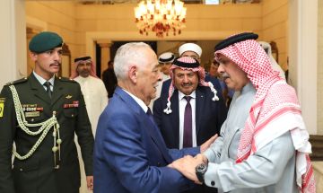 العيسوي ينقل تعازي الملك وولي العهد إلى السفير البحريني بوفاة شقيقه العيسوي ينقل تعازي الملك وولي العهد إلى السفير البحريني بوفاة شقيقه