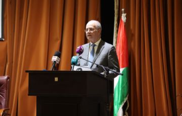 رئيس الوزراء:الصمود ضرورة لكنه ليس سقفا لطموحنا ونعمل على زيادة الإنتاج وخلق فرص العمل رئيس الوزراء:الصمود ضرورة لكنه ليس سقفا لطموحنا ونعمل على زيادة الإنتاج وخلق فرص العمل