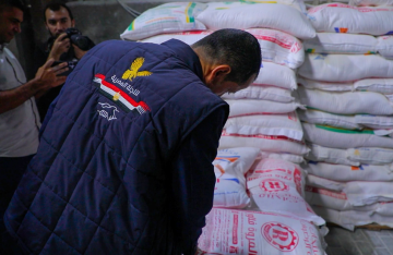 مصر تدفع بقافلة طحين ثالثة لحل أزمة مخابز غزة مصر تدفع بقافلة طحين ثالثة لحل أزمة مخابز غزة