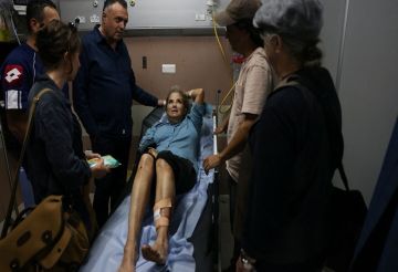 ضرب مبرح لصحفية أمريكية بعد اعتداء مستوطنين عليها في رام الله ودخولها المستشفى ضرب مبرح لصحفية أمريكية بعد اعتداء مستوطنين عليها في رام الله ودخولها المستشفى