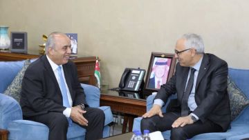 وزير التربية والسفير الجزائري يبحثان العلاقات الثنائية وتعزيز التعاون وزير التربية والسفير الجزائري يبحثان العلاقات الثنائية وتعزيز التعاون