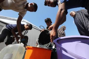 بلدية خان يونس تحذر: توقف خزاني مياه يهدد آلاف المواطنين والنازحين بالعطش بلدية خان يونس تحذر: توقف خزاني مياه يهدد آلاف المواطنين والنازحين بالعطش