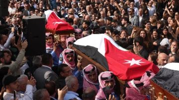 وجهاء وفاعليات من الكرك والطفيلة: وحدة الأردنيين وتآخيهم حصن منيع في مواجهة العنف والتطرف وجهاء وفاعليات من الكرك والطفيلة: وحدة الأردنيين وتآخيهم حصن منيع في مواجهة العنف والتطرف