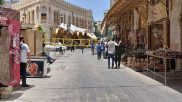 الاحتلال ينصب بوابة حديدية بالبلدة القديمة بالخليل الاحتلال ينصب بوابة حديدية بالبلدة القديمة بالخليل