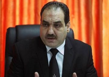 خبير اقتصادي لـفلسطين أون لاين: الاحتلال يدخل 200 سلعة فقط بدلا من 10 آلاف خبير اقتصادي لـفلسطين أون لاين: الاحتلال يدخل 200 سلعة فقط بدلا من 10 آلاف