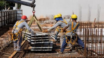 العمل: توفيق اوضاع 152 ألف عامل وافد خلال 4 اشهر العمل: توفيق اوضاع 152 ألف عامل وافد خلال 4 اشهر