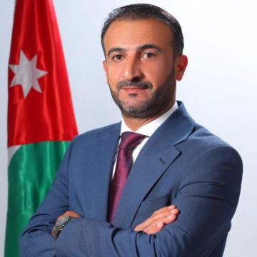 بعض البيوت لا نغادرها وإن أغلقت أبوابها بعض البيوت لا نغادرها وإن أغلقت أبوابها
