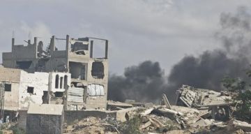 الاحتلال يحرق خيام النازحين بقنبلة حارقة الاحتلال يحرق خيام النازحين بقنبلة حارقة