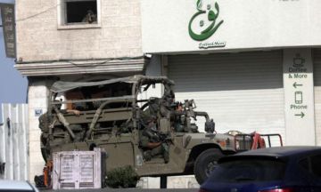 الاحتلال يواصل عدوانه على الخليل لليوم الخامس ويهجر نحو 4 آلاف مواطن الاحتلال يواصل عدوانه على الخليل لليوم الخامس ويهجر نحو 4 آلاف مواطن