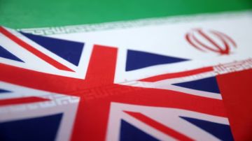 بريطانيا تستدعي السفير الإيراني وتفرض عقوبات على إيرانيين بريطانيا تستدعي السفير الإيراني وتفرض عقوبات على إيرانيين