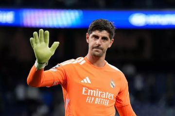 كورتوا يغيب في اللحظات الأخيرة عن الكلاسيكو بسبب المرض كورتوا يغيب في اللحظات الأخيرة عن الكلاسيكو بسبب المرض