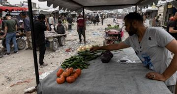 اقتصادي: أبو قمر: اختناق الأسواق في غزة ..قيود الاحتلال تضرب العرض والإنتاج والقدرة الشرائية اقتصادي: أبو قمر: اختناق الأسواق في غزة ..قيود الاحتلال تضرب العرض والإنتاج والقدرة الشرائية