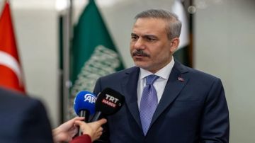 فيدان: السعودية تتبنى نهجا بناء للتوصل إلى حل للقضية اليمنية فيدان: السعودية تتبنى نهجا بناء للتوصل إلى حل للقضية اليمنية