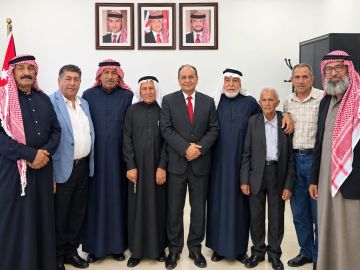مخاتير زي يحتفون بمدير قضاهم الجديد مخاتير زي يحتفون بمدير قضاهم الجديد