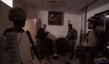 الاحتلال يسلم عائلة في قلنديا قرارا بإخلاء بناية سكنية الاحتلال يسلم عائلة في قلنديا قرارا بإخلاء بناية سكنية
