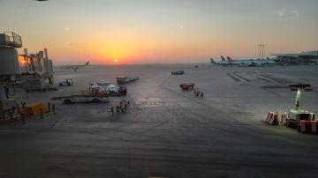 السعودية تعلق العمليات مؤقتا في مطار الملك خالد بالرياض إثر اعتداء السعودية تعلق العمليات مؤقتا في مطار الملك خالد بالرياض إثر اعتداء