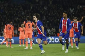 باريس سان جيرمان يواصل تفوقه على برشلونة ويهزمه برباعية في دوري أبطال أوروبا باريس سان جيرمان يواصل تفوقه على برشلونة ويهزمه برباعية في دوري أبطال أوروبا