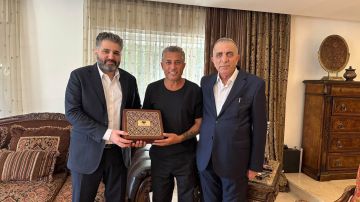 وزير الثقافة السوري يكرم عمر العبداللات وزير الثقافة السوري يكرم عمر العبداللات