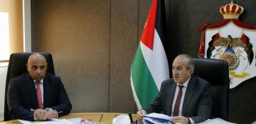 أبو السمن: تسريع إنجاز مشاريع رؤية التحديث الاقتصادي والالتزام بالبرامج الزمنية أبو السمن: تسريع إنجاز مشاريع رؤية التحديث الاقتصادي والالتزام بالبرامج الزمنية