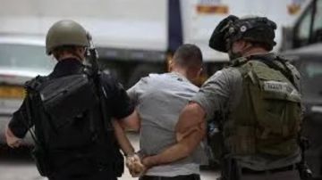 الاحتلال يعتقل 24 فلسطينيا ويهدم منشآت بالضفة