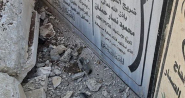 الخليل: الاحتلال يهدم نصبين تذكاريين ويغلق باب الزاوية الخليل: الاحتلال يهدم نصبين تذكاريين ويغلق باب الزاوية