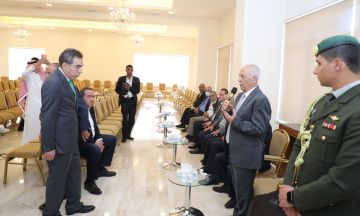 مندوبا عن الملك وولي العهد .. العيسوي يعزي اللوزين والخنشيري والنادي والسباعنة مندوبا عن الملك وولي العهد .. العيسوي يعزي اللوزين والخنشيري والنادي والسباعنة