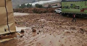الأهالي يواجهون المأساة بصدور عارية.. المطر يغرق خيام الأغوار الشمالية والاحتلال يمنع ترميمها