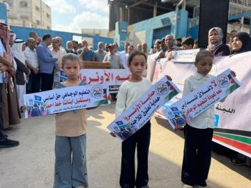 بالصور وقفة في خانيونس رفضا لتقليص خدمات أونروا والمطالبة بحمايتها بالصور وقفة في خانيونس رفضا لتقليص خدمات أونروا والمطالبة بحمايتها