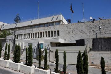 مؤتمر فلسطينيي الخارج يدين افتتاح كولومبيا سفارة في القدس المحتلة مؤتمر فلسطينيي الخارج يدين افتتاح كولومبيا سفارة في القدس المحتلة