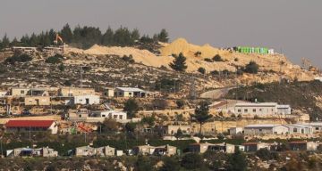 الاحتلال يمنع قطف الزيتون في اللبن الشرقية ويجبر المزارعين على مغادرة أراضيهم الاحتلال يمنع قطف الزيتون في اللبن الشرقية ويجبر المزارعين على مغادرة أراضيهم