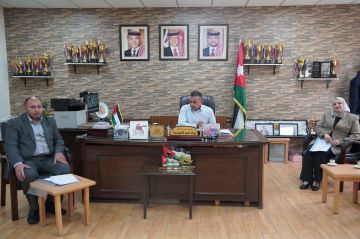 العواودة يترأس اجتماع لجنة التوجيه المهني العواودة يترأس اجتماع لجنة التوجيه المهني